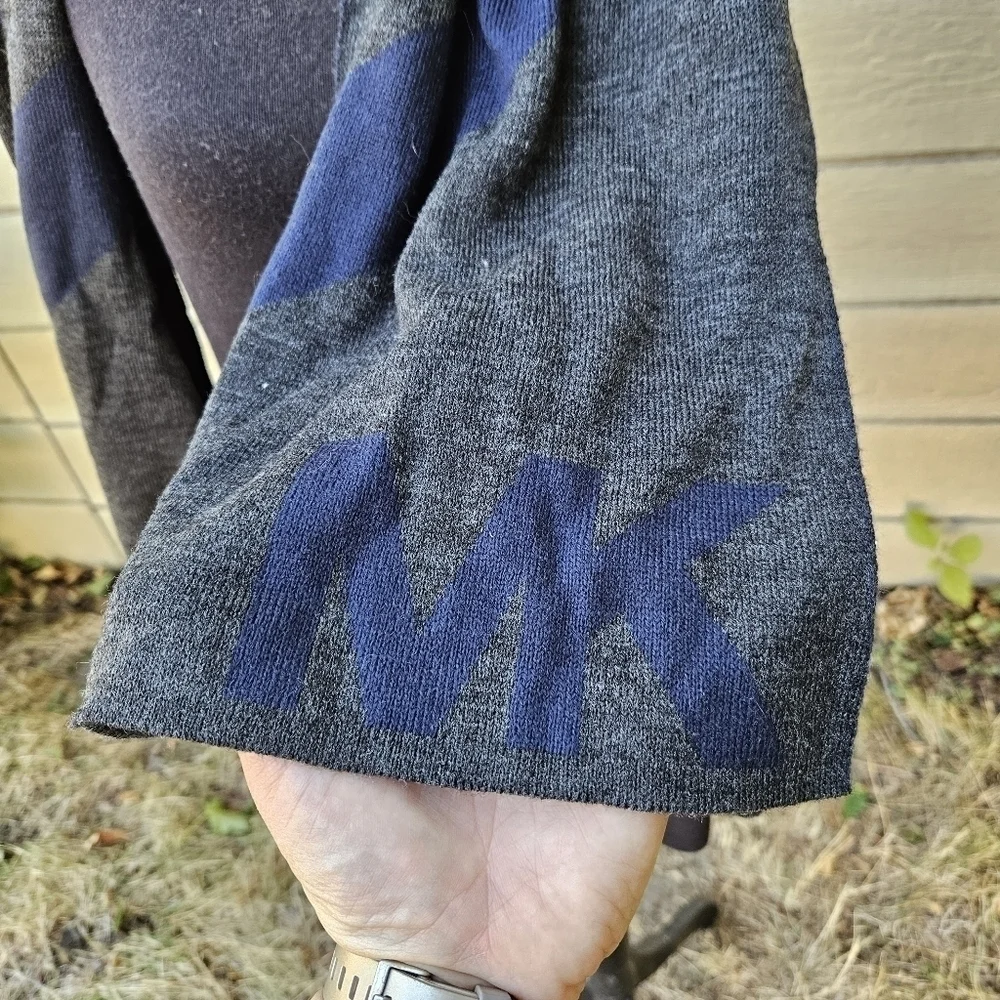 MICHAEL Michael Kors gray and navy scarf with MK logo